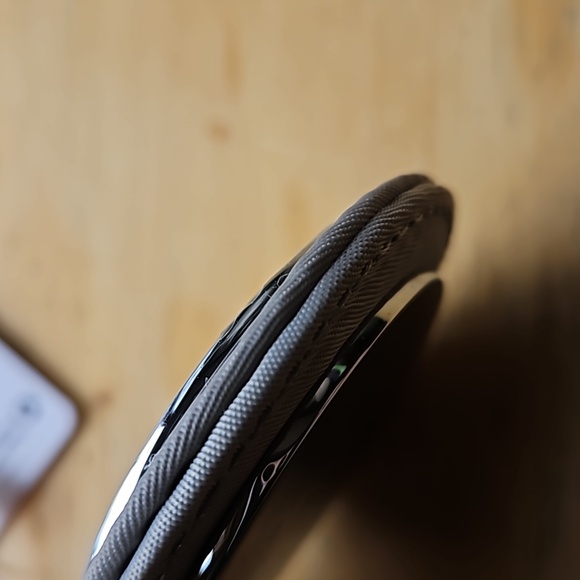 LULULEMON LOGO KEYCHAIN - Picture 8 of 10